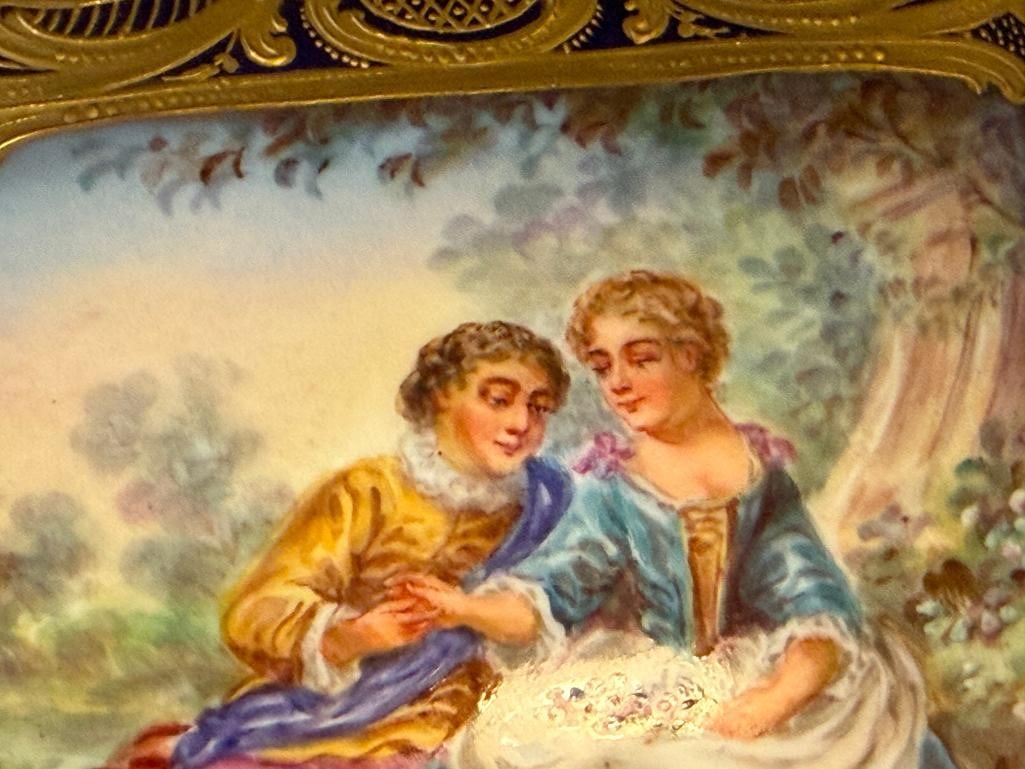 19TH CENTURY FRENCH SEVRES-STYLE PORCELAIN JEWELRY BOX / CASKET / COFFRE HAND PAINTED FLORAL FOLI... - 3