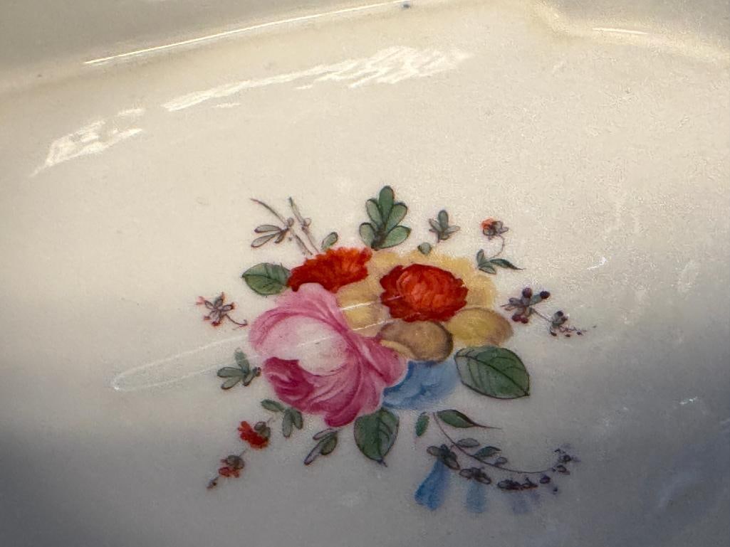 19TH CENTURY FRENCH SEVRES-STYLE PORCELAIN JEWELRY BOX / CASKET / COFFRE HAND PAINTED FLORAL FOLI... - 6