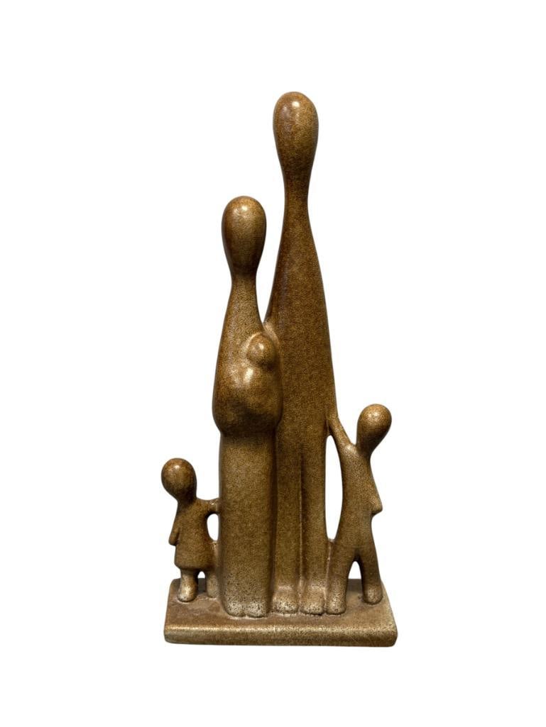 MID-CENTURY MODERN HAND CRAFTED CERAMIC SCULPTURE FAMILY OF FIVE ABSTRACT ELONGATED FIGURES: BROWN / WOOD GRAIN GLAZE CERAMIC SCULPTURE OF A FAMILY IN ABSTRACT STYLE, SIGNED ON THE BOTTOM AND STAMPED, NO DAMAGE OR REPAIRS 11 1/4" H