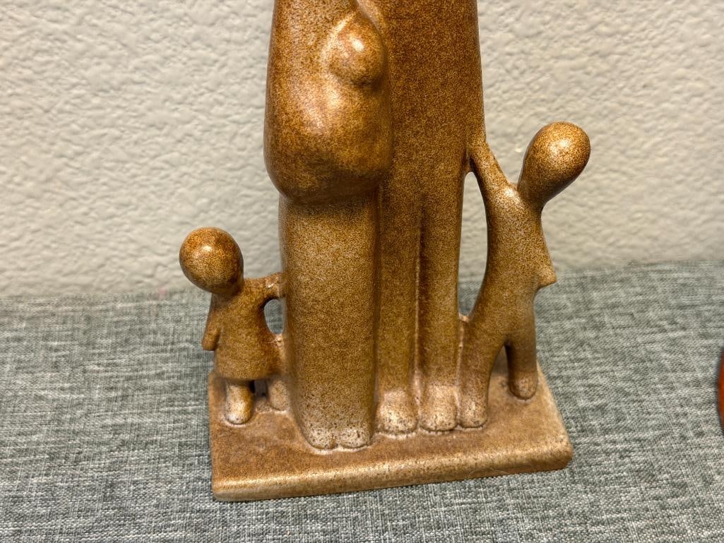 MID-CENTURY MODERN HAND CRAFTED CERAMIC SCULPTURE FAMILY OF FIVE ABSTRACT ELONGATED FIGURES - 3