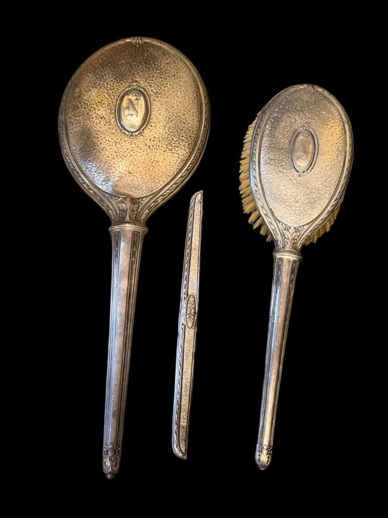 EARLY 20TH CENTURY STERLING SILVER VANITY HAND MIRROR, HAIR BRUSH AND COMB HANDLE (1 of 11)