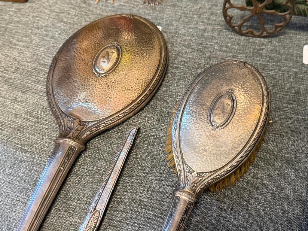 EARLY 20TH CENTURY STERLING SILVER VANITY HAND MIRROR, HAIR BRUSH AND COMB HANDLE - 2