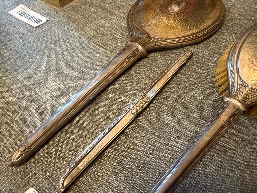 EARLY 20TH CENTURY STERLING SILVER VANITY HAND MIRROR, HAIR BRUSH AND COMB HANDLE - 5