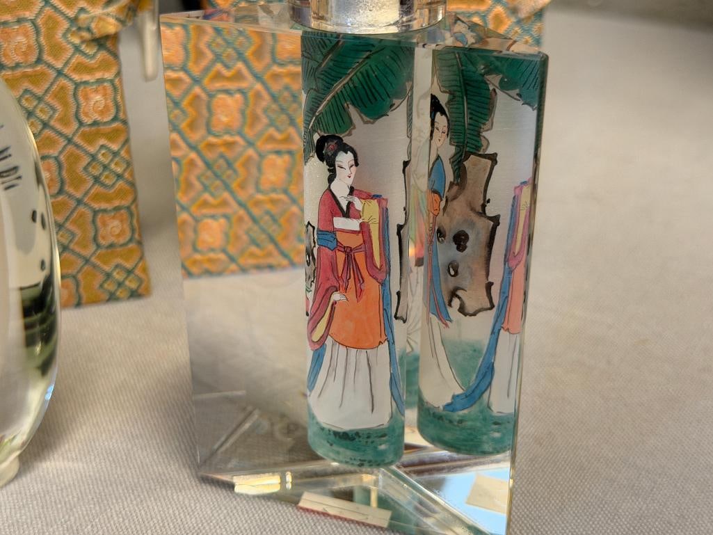 20TH CENTURY REVERSE PAINTED GLASS LARGE SNUFF BOTTLES WITH STONE TOPS - 9