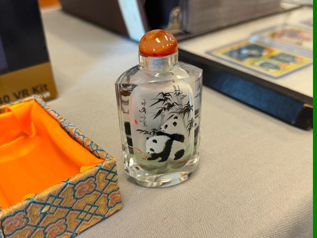 CHINESE REVERSE PAINTED PLAYFUL PANDAS THEMED GLASS SNUFF BOTTLES - 10