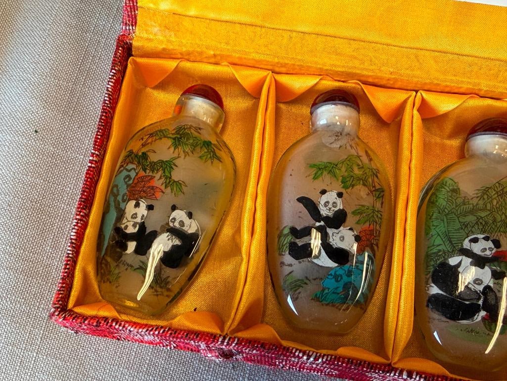 CHINESE REVERSE PAINTED PLAYFUL PANDAS THEMED GLASS SNUFF BOTTLES - 4