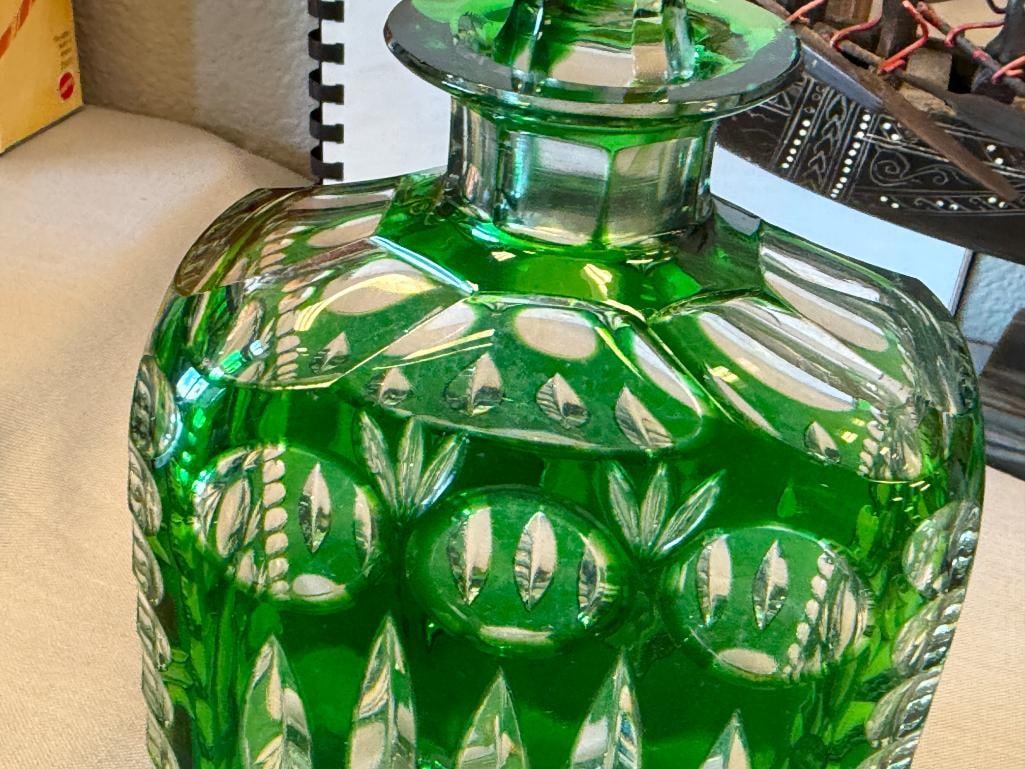 20TH CETURY HUNGARIAN EMERALD GREEN CUT TO CLEAR CRYSTAL DECANTER POSSIBLY CRISTAL NANCY - 3