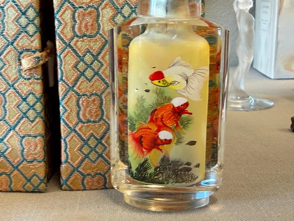 20TH CENTURY REVERSE PAINTED GLASS CHINESE SNUFF BOTTLES - 10