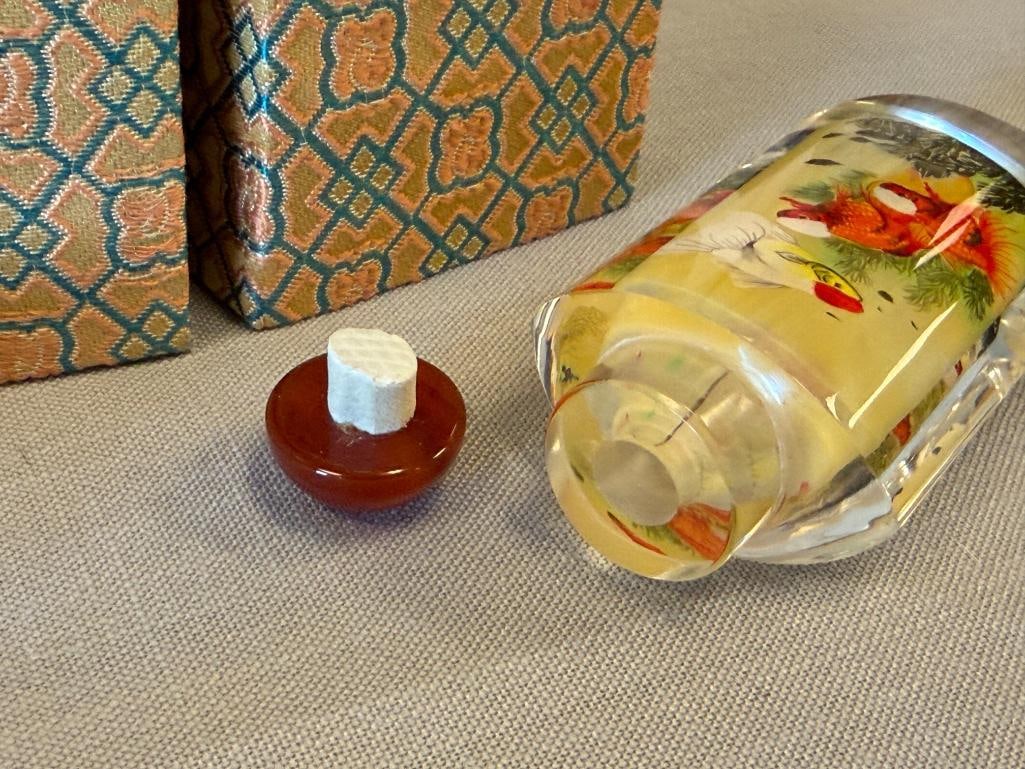 20TH CENTURY REVERSE PAINTED GLASS CHINESE SNUFF BOTTLES - 12