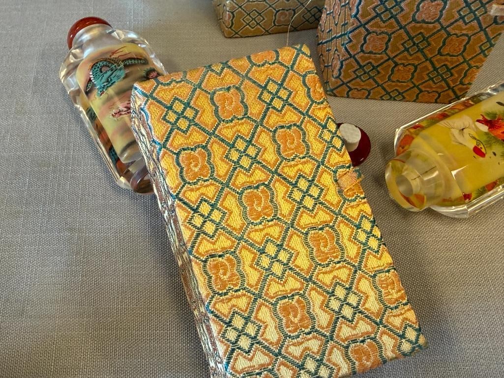 20TH CENTURY REVERSE PAINTED GLASS CHINESE SNUFF BOTTLES - 13
