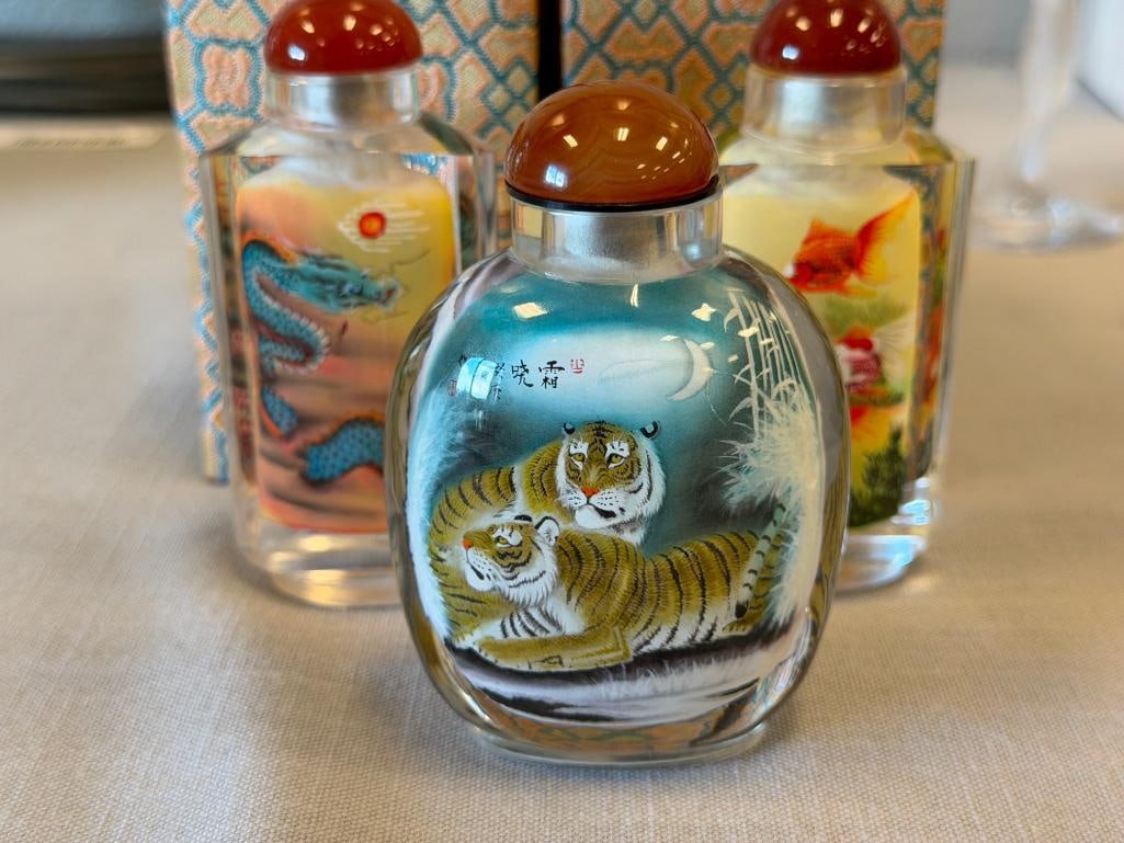 20TH CENTURY REVERSE PAINTED GLASS CHINESE SNUFF BOTTLES - 2