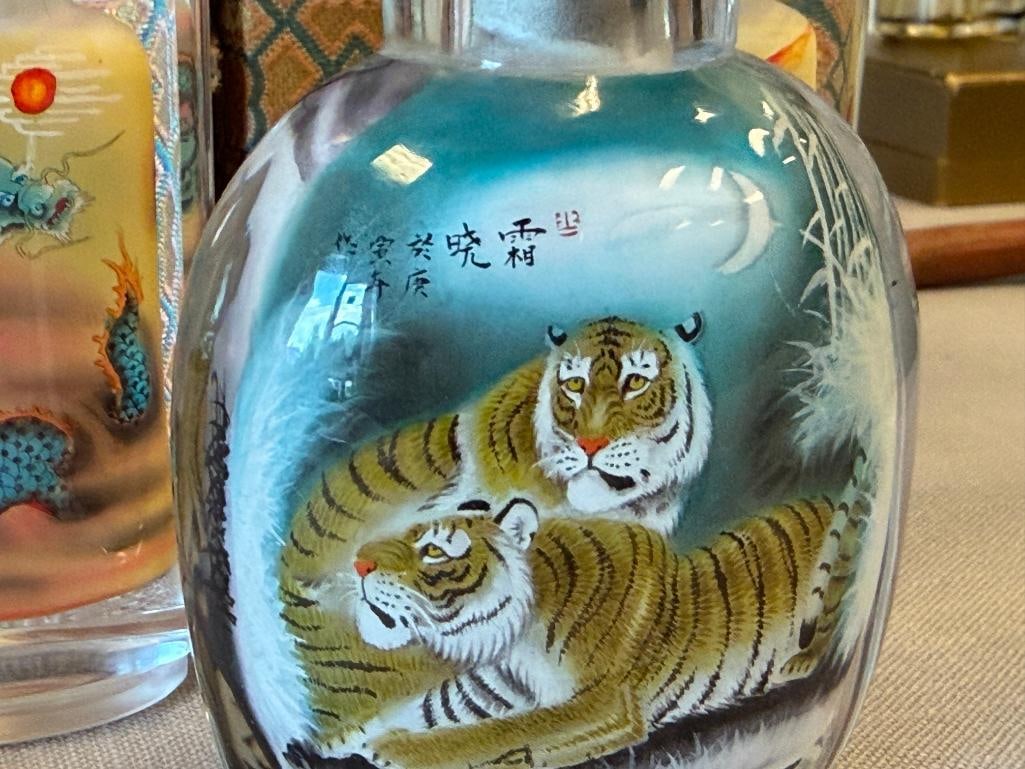 20TH CENTURY REVERSE PAINTED GLASS CHINESE SNUFF BOTTLES - 3