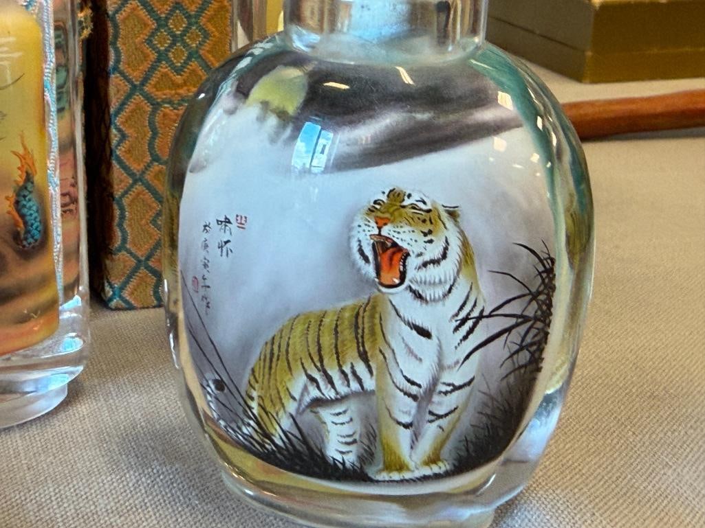 20TH CENTURY REVERSE PAINTED GLASS CHINESE SNUFF BOTTLES - 4