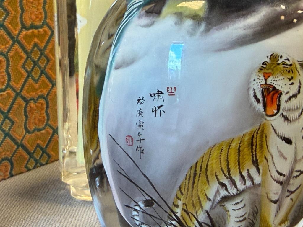 20TH CENTURY REVERSE PAINTED GLASS CHINESE SNUFF BOTTLES - 5