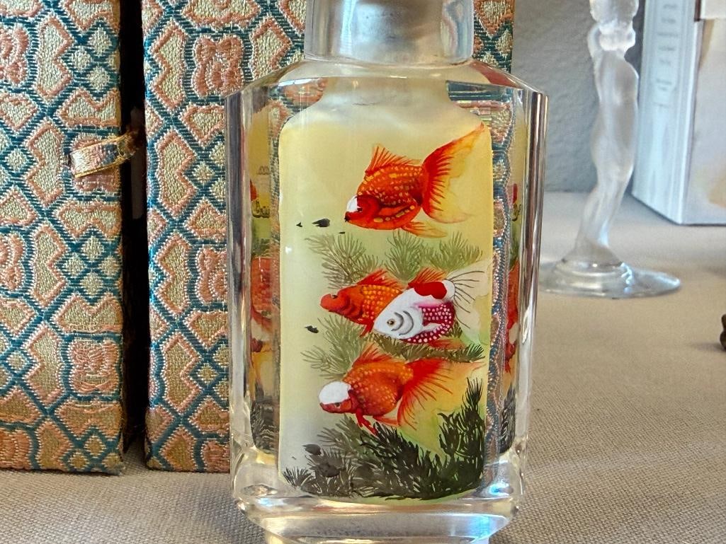 20TH CENTURY REVERSE PAINTED GLASS CHINESE SNUFF BOTTLES - 9