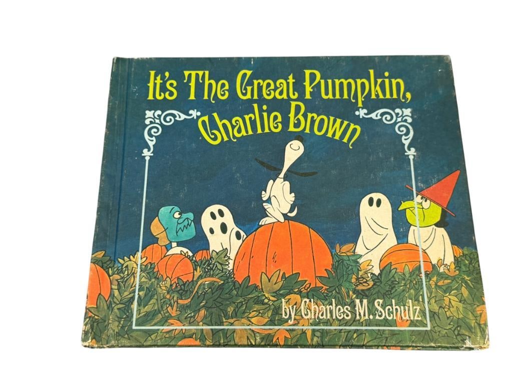 1967 FIRST EDITION ITS THE GREAT PUMPKIN CHARLIE BROWN BY CHARLES M. SCHULZ THE WORLD PUBLISHING ...: ILLUSTRATED COVERS, LIGHT FADED SIGNATURE ON THE COVER PAGE, BOOK DOES SHOW AGE / WEAR, NO TORN PAGES 9" X 7 1/2" 