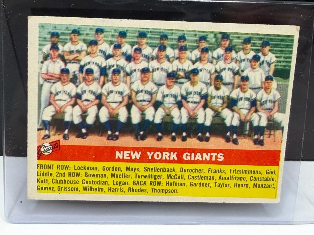 1956 TOPPS #226 NEW YORK GIANTS TEAM BASEBALL CARD GRAY BACK - 2
