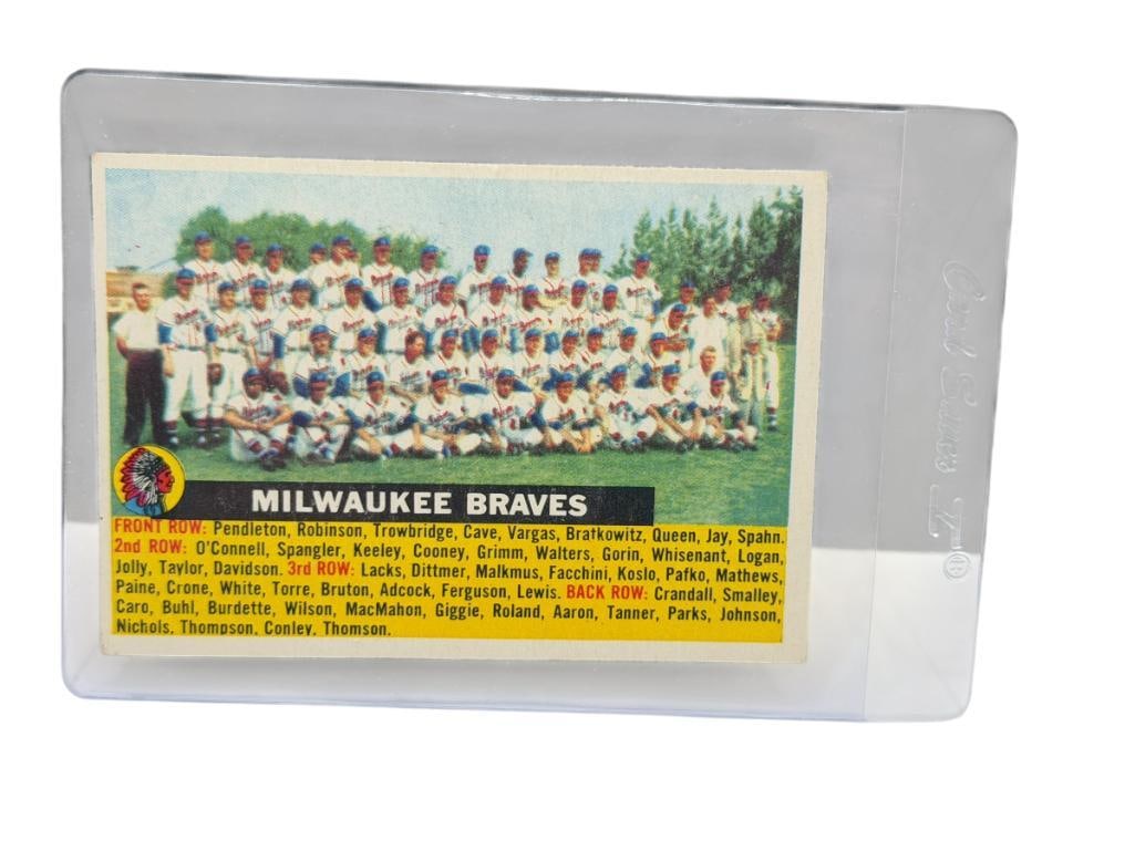 1956 TOPPS #95 MILWAUKEE BRAVES TEAM BASEBALL CARD WHITE BACK: FEATURING HALL OF FAMER HANK AARON AND WARREN SPAHN, TEAM CARD, MILWAUKEE BRAVES, RARE CARD, SEE PHOTOS FOR CONDITION, FROM THE ESTATE OF A LOCAL RENO, NV DOCTOR AT RENOWN WHO RAN BIG LEAGUE SPORTS ME