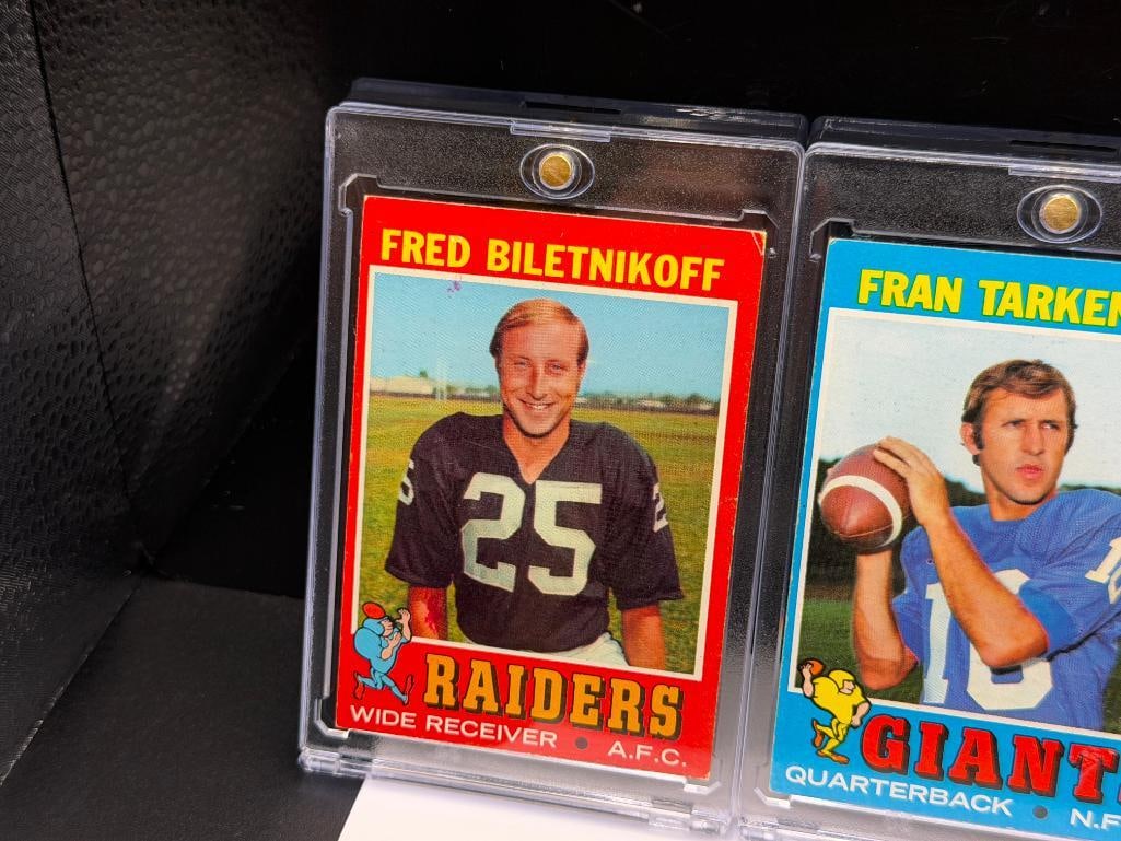 FOUR 1971 TOPPS HALL OF FAMER FOOTBALL CARDS INCLUDING FRED BILETNIKOF AND FRAN TARKENTON - 2