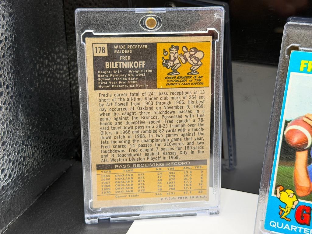 FOUR 1971 TOPPS HALL OF FAMER FOOTBALL CARDS INCLUDING FRED BILETNIKOF AND FRAN TARKENTON - 5