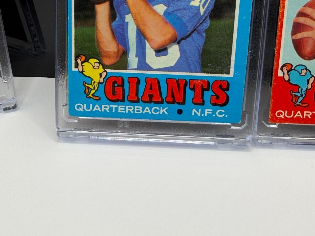 FOUR 1971 TOPPS HALL OF FAMER FOOTBALL CARDS INCLUDING FRED BILETNIKOF AND FRAN TARKENTON - 9