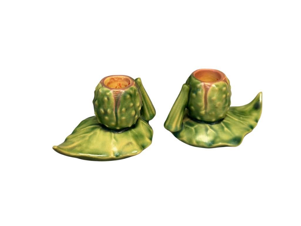 EARLY 20TH CENTURY PAIR OF ROSEVILLE POTTERY THORNAPPLE CANDLESTICK HOLDERS NO. 1117 CIRCA 1938 (1 of 5)