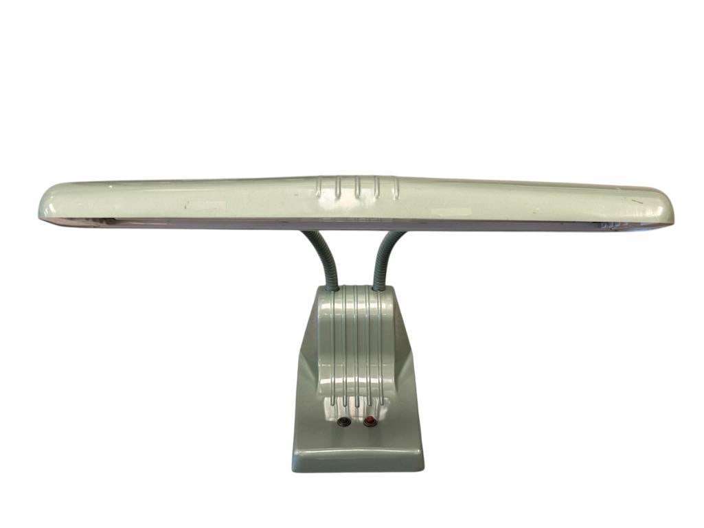 MID-CENTURY DAZOR GOOSENECK DESK LAMP UNDERWRITERS LABORATORIES ISSUE NO. 39650 (1 of 6)