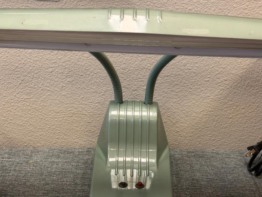 MID-CENTURY DAZOR GOOSENECK DESK LAMP UNDERWRITERS LABORATORIES ISSUE NO. 39650 - 2