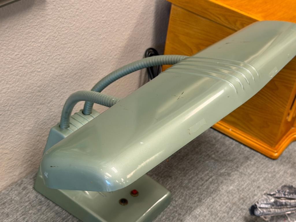 MID-CENTURY DAZOR GOOSENECK DESK LAMP UNDERWRITERS LABORATORIES ISSUE NO. 39650 - 4