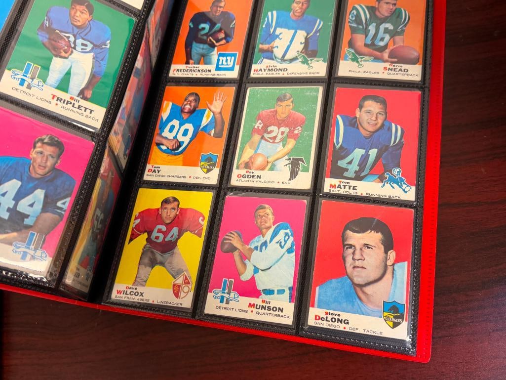 324 VINTAGE 1966-1973 FOOTBALL CARDS INCLUDING HALL OF FAMERS AND ROOKIE CARDS - 12