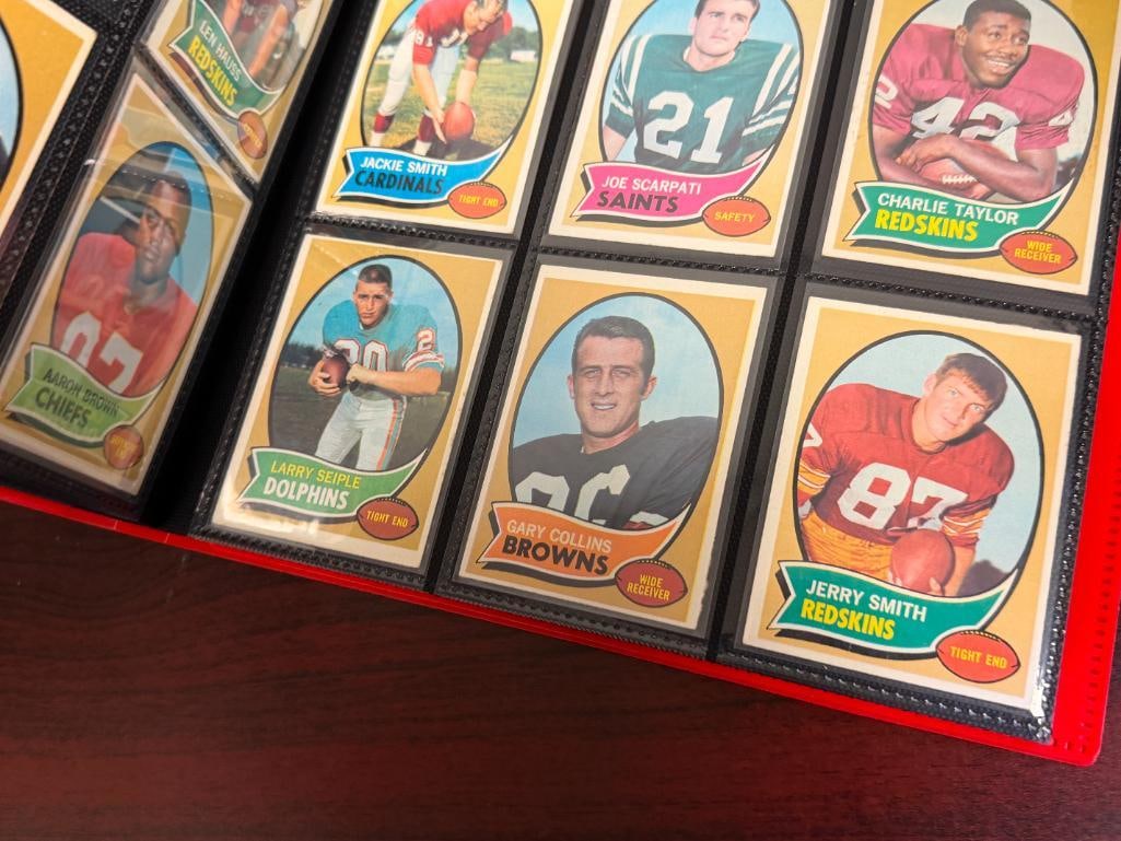 324 VINTAGE 1966-1973 FOOTBALL CARDS INCLUDING HALL OF FAMERS AND ROOKIE CARDS - 16