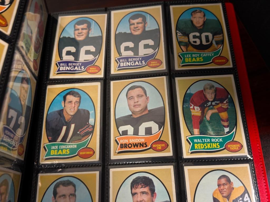 324 VINTAGE 1966-1973 FOOTBALL CARDS INCLUDING HALL OF FAMERS AND ROOKIE CARDS - 17