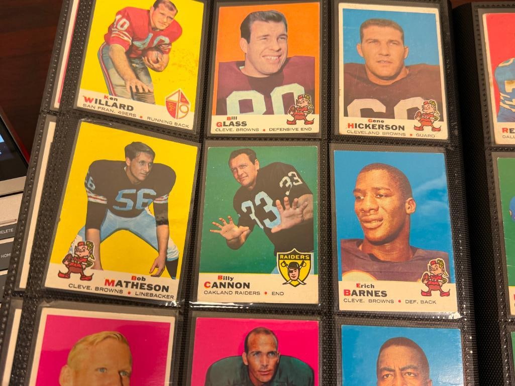 324 VINTAGE 1966-1973 FOOTBALL CARDS INCLUDING HALL OF FAMERS AND ROOKIE CARDS - 20