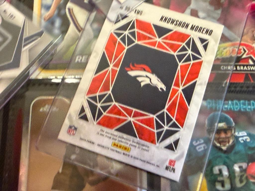 APPROX. 82 2024 TOPPS, PANINI, AND OTHER FOOTBALL CARDS FEATURING TWO RELIC CARDS AND HALL OF FAM... - 4