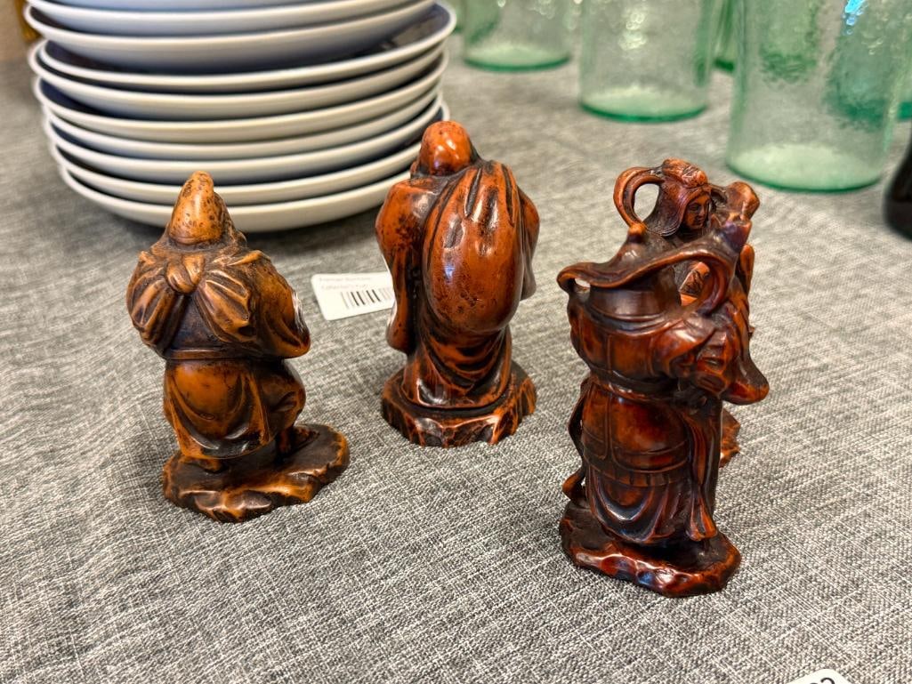 FAUX IVORY AND WOOD GRAIN RESIN CHINESE MINIATURE FIGURES BUDDHAS, ELDER, WOMAN, WARRIOR - 8