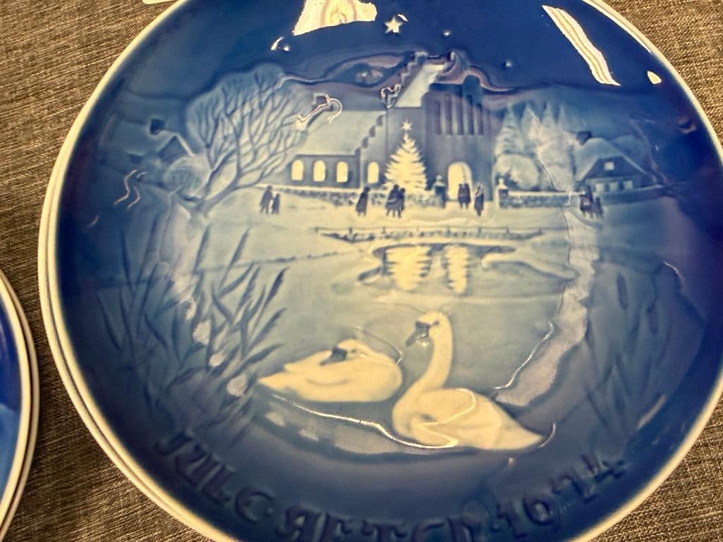 VINTAGE 1960'S AND 1970'S BING AND GRONDAHL COPENHAGEN PORCELAIN HOLIDAY PLATES MADE IN DENMARK - 12