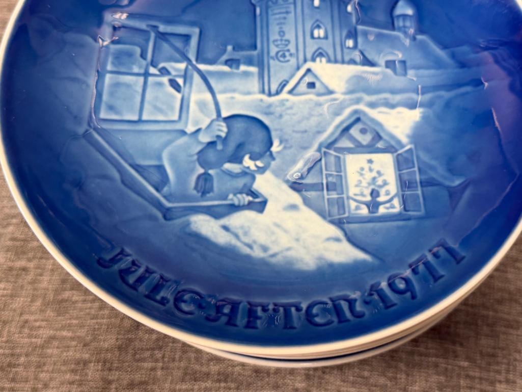 VINTAGE 1960'S AND 1970'S BING AND GRONDAHL COPENHAGEN PORCELAIN HOLIDAY PLATES MADE IN DENMARK - 5