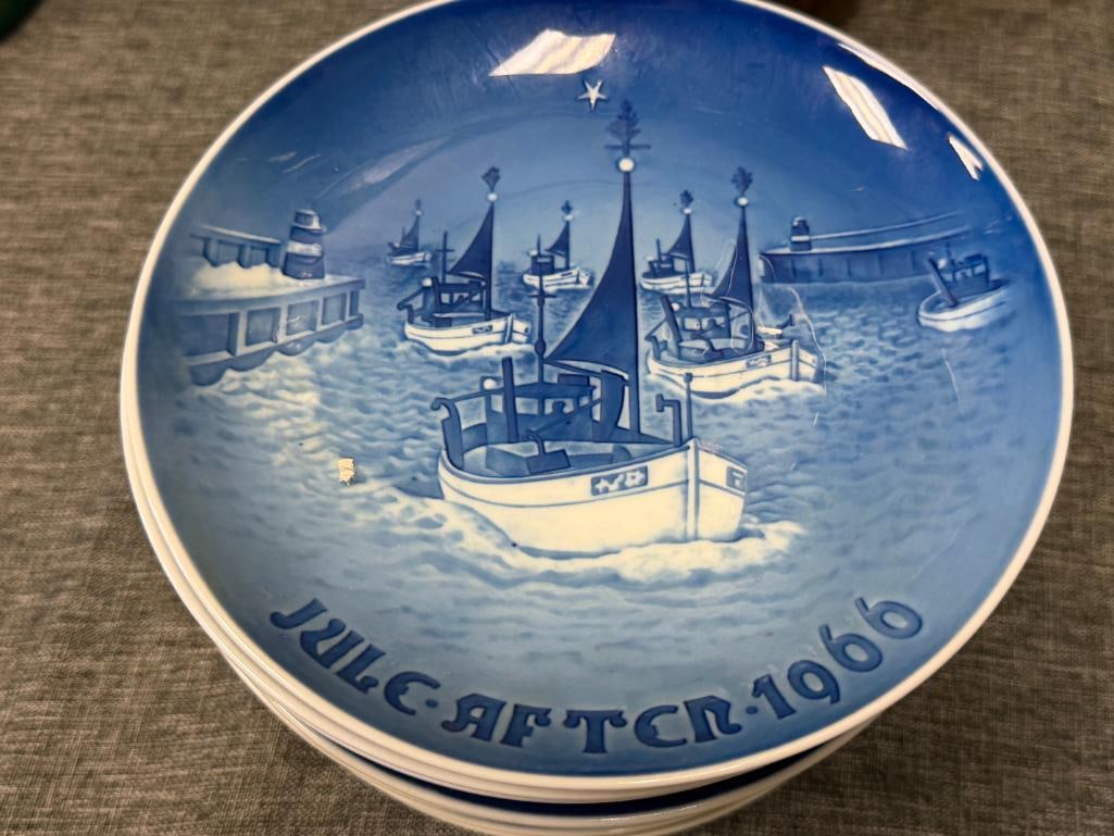 VINTAGE 1960'S AND 1970'S BING AND GRONDAHL COPENHAGEN PORCELAIN HOLIDAY PLATES MADE IN DENMARK - 6