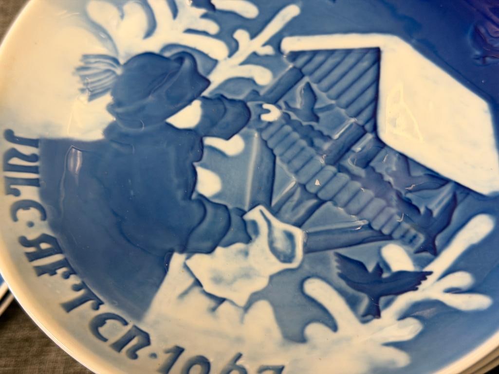 VINTAGE 1960'S AND 1970'S BING AND GRONDAHL COPENHAGEN PORCELAIN HOLIDAY PLATES MADE IN DENMARK - 9