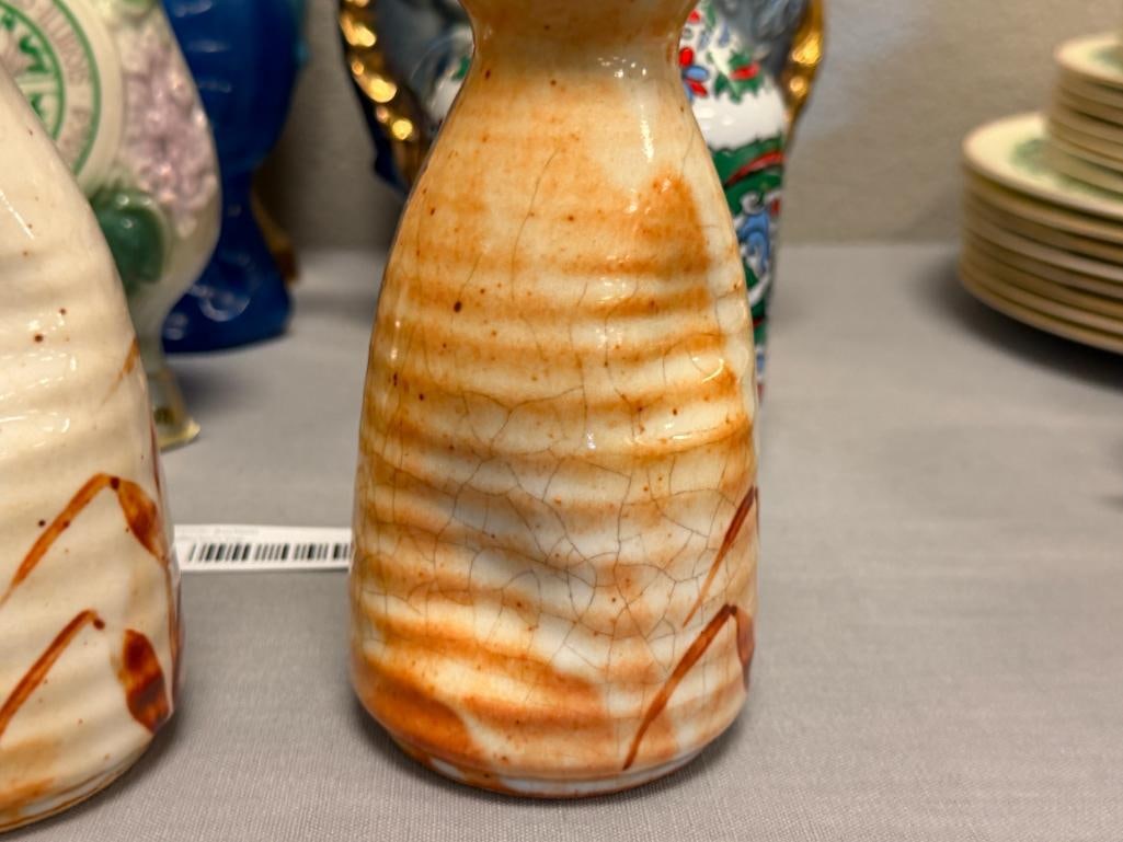 VINTAGE JAPANESE POTTERY CERMIC SAKE BOTTLE / TOKKURI WITH RIBBED BODY AND LEAF DESIGN - 2