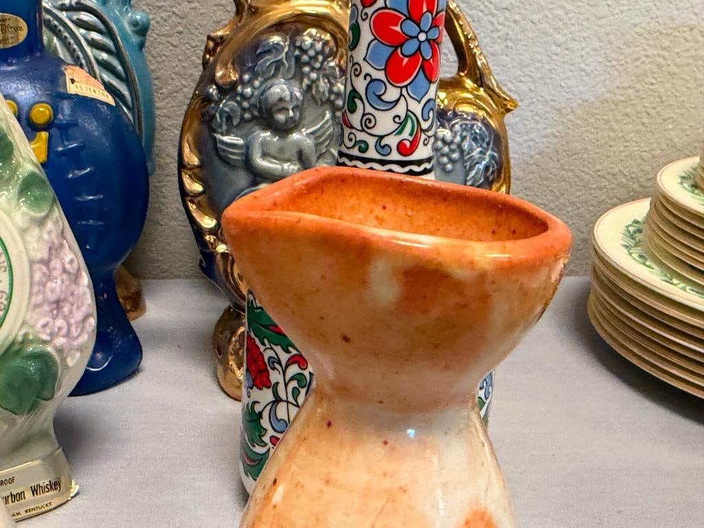 VINTAGE JAPANESE POTTERY CERMIC SAKE BOTTLE / TOKKURI WITH RIBBED BODY AND LEAF DESIGN - 3