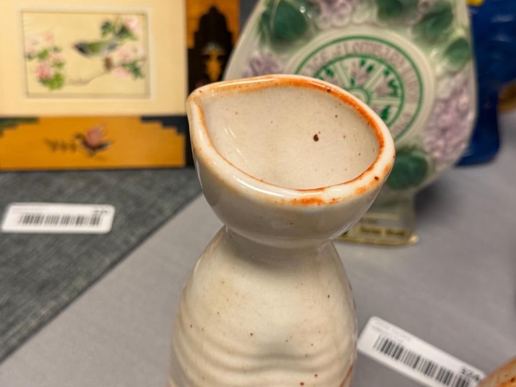 VINTAGE JAPANESE POTTERY CERMIC SAKE BOTTLE / TOKKURI WITH RIBBED BODY AND LEAF DESIGN - 4