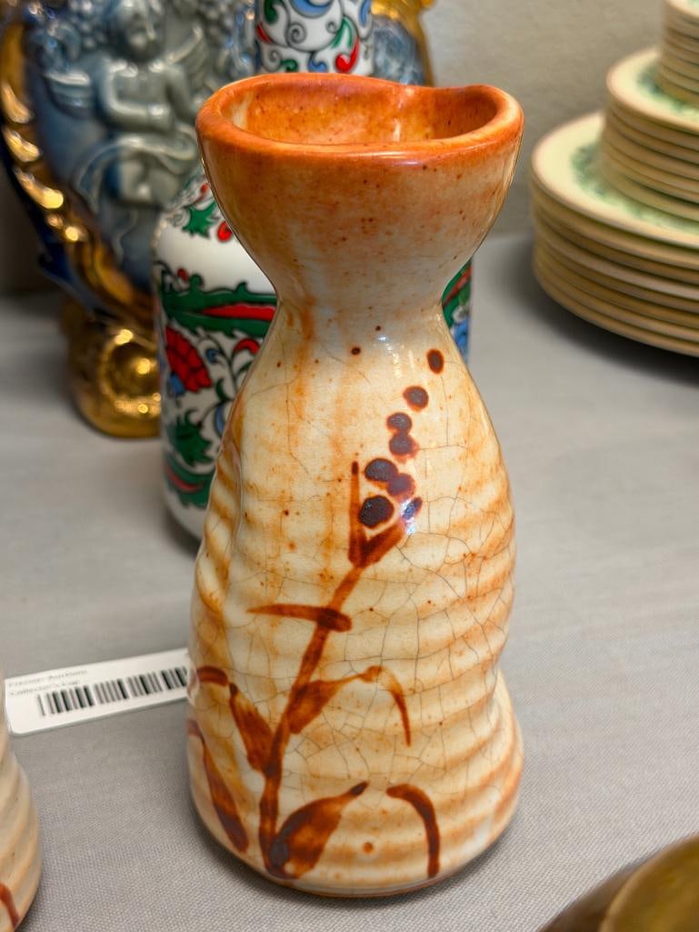 VINTAGE JAPANESE POTTERY CERMIC SAKE BOTTLE / TOKKURI WITH RIBBED BODY AND LEAF DESIGN - 6