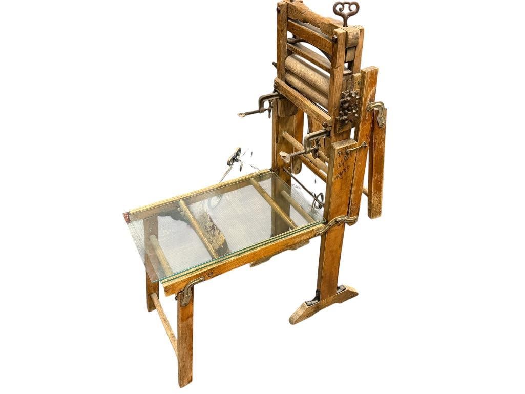 LATE 1800'S JOHN PRITZLAFF HARDWARE CO. ELDORA NO. 110 FOLDING BENCH WRINGER (1 of 15)