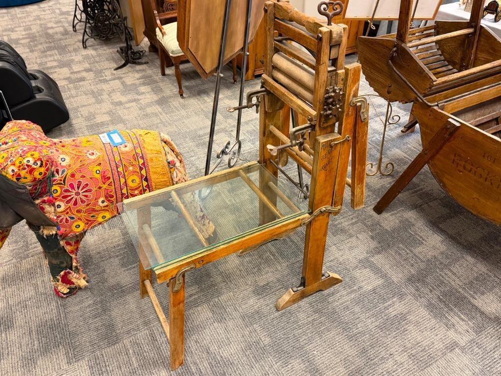 LATE 1800'S JOHN PRITZLAFF HARDWARE CO. ELDORA NO. 110 FOLDING BENCH WRINGER - 2