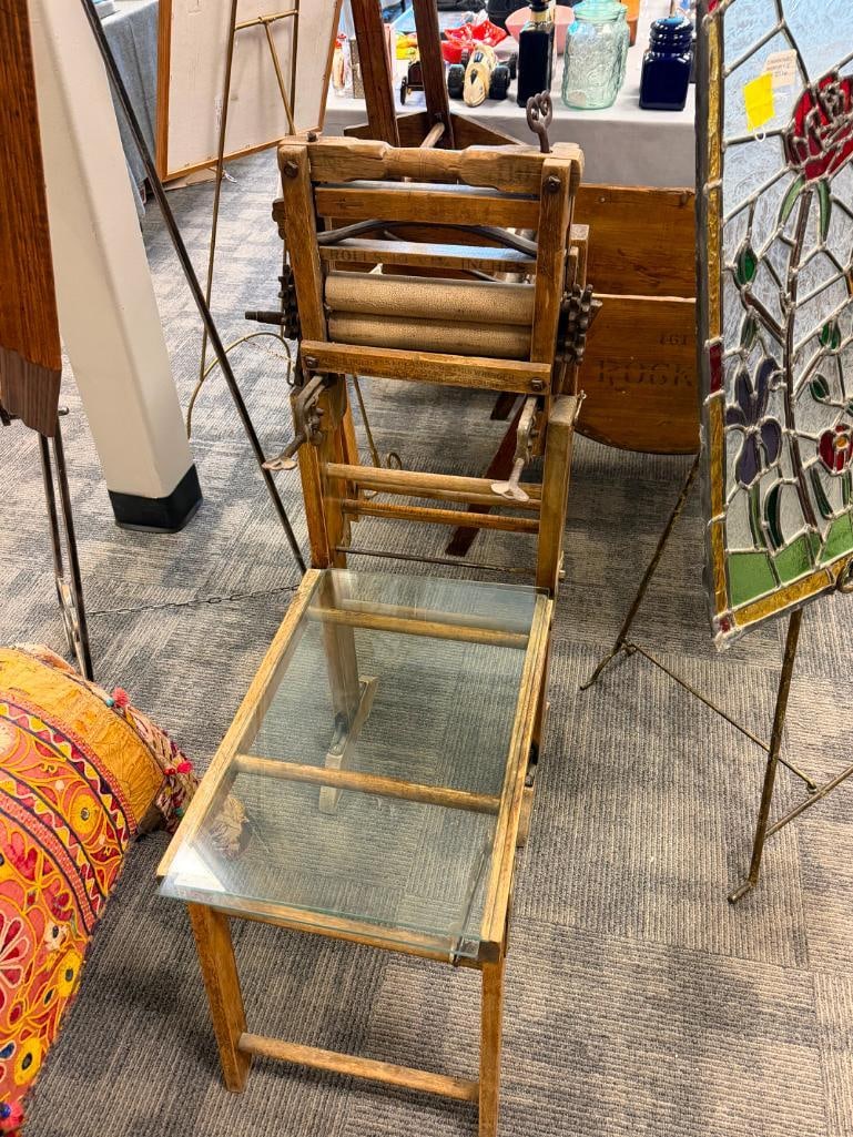 LATE 1800'S JOHN PRITZLAFF HARDWARE CO. ELDORA NO. 110 FOLDING BENCH WRINGER - 3