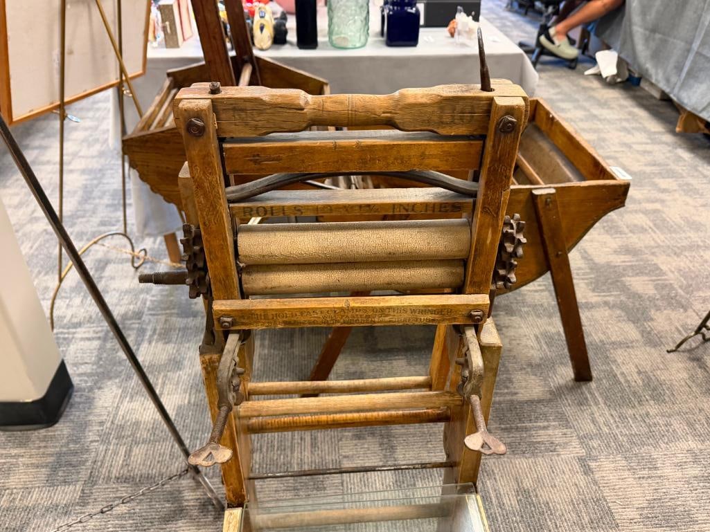 LATE 1800'S JOHN PRITZLAFF HARDWARE CO. ELDORA NO. 110 FOLDING BENCH WRINGER - 6