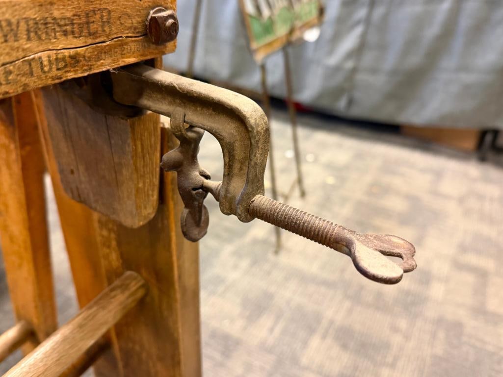 LATE 1800'S JOHN PRITZLAFF HARDWARE CO. ELDORA NO. 110 FOLDING BENCH WRINGER - 7