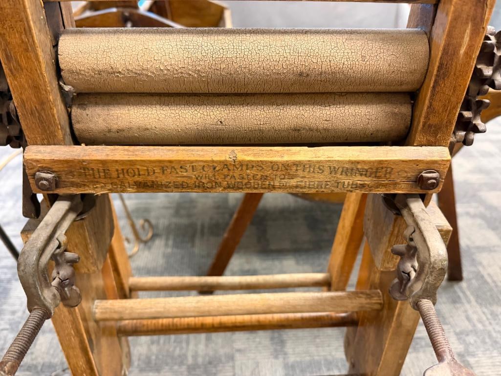 LATE 1800'S JOHN PRITZLAFF HARDWARE CO. ELDORA NO. 110 FOLDING BENCH WRINGER - 8