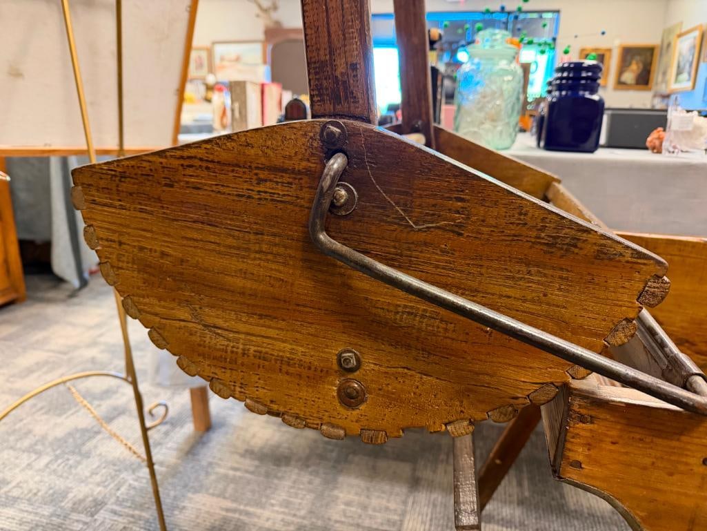 PRIMITIVE HAND OPERATED WASHING MACHINE CIRCA 19TH CENTURY WITH METAL BOTTOM TUB - 5